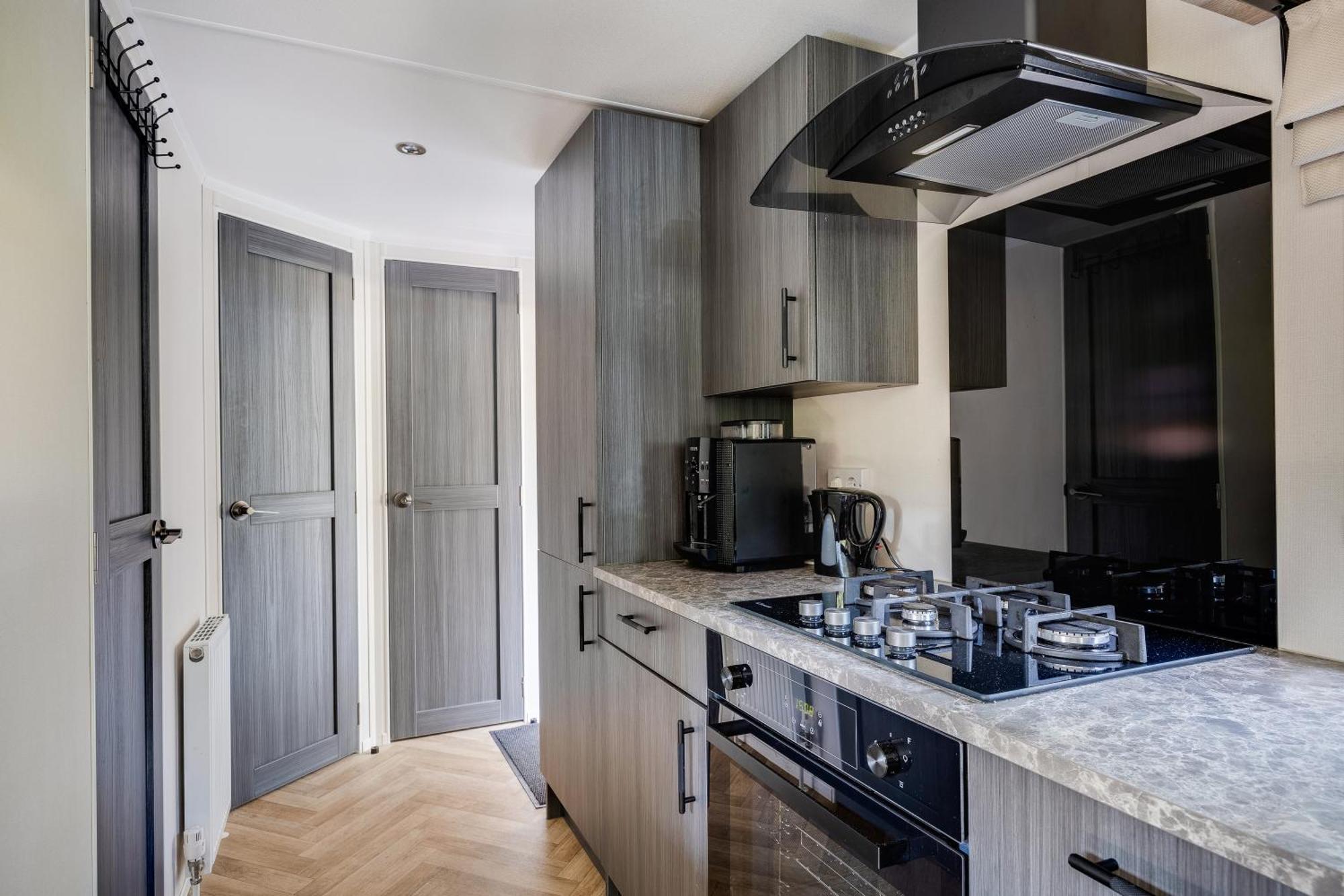 Veluwe Hoenderloo Luxury Chalet With Private Sauna And Hot Tub - Swimming Pool Tennis Court Supermarket Bowling Alley Theatre And Entertainment For Children Ngoại thất bức ảnh