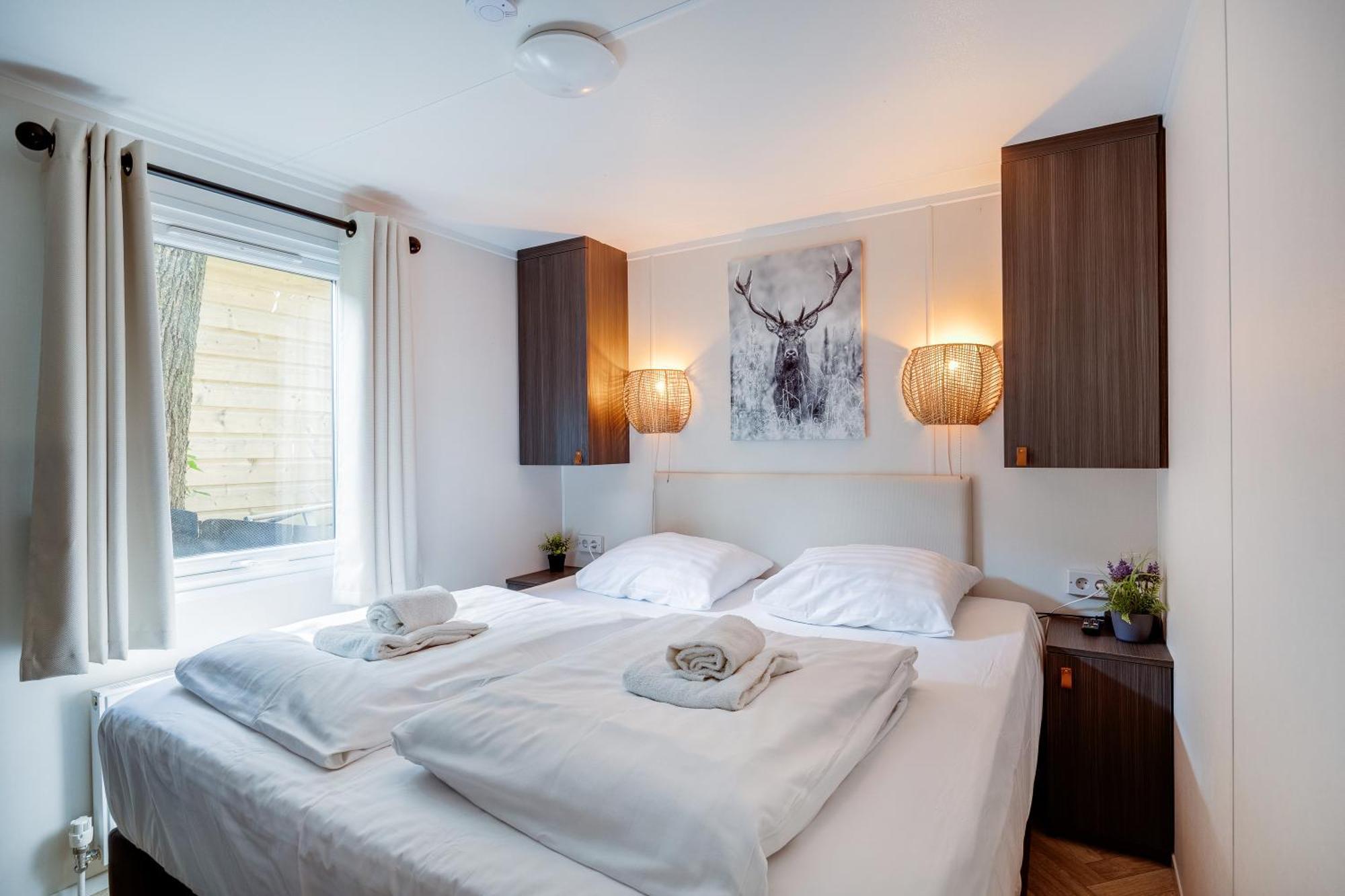Veluwe Hoenderloo Luxury Chalet With Private Sauna And Hot Tub - Swimming Pool Tennis Court Supermarket Bowling Alley Theatre And Entertainment For Children Ngoại thất bức ảnh